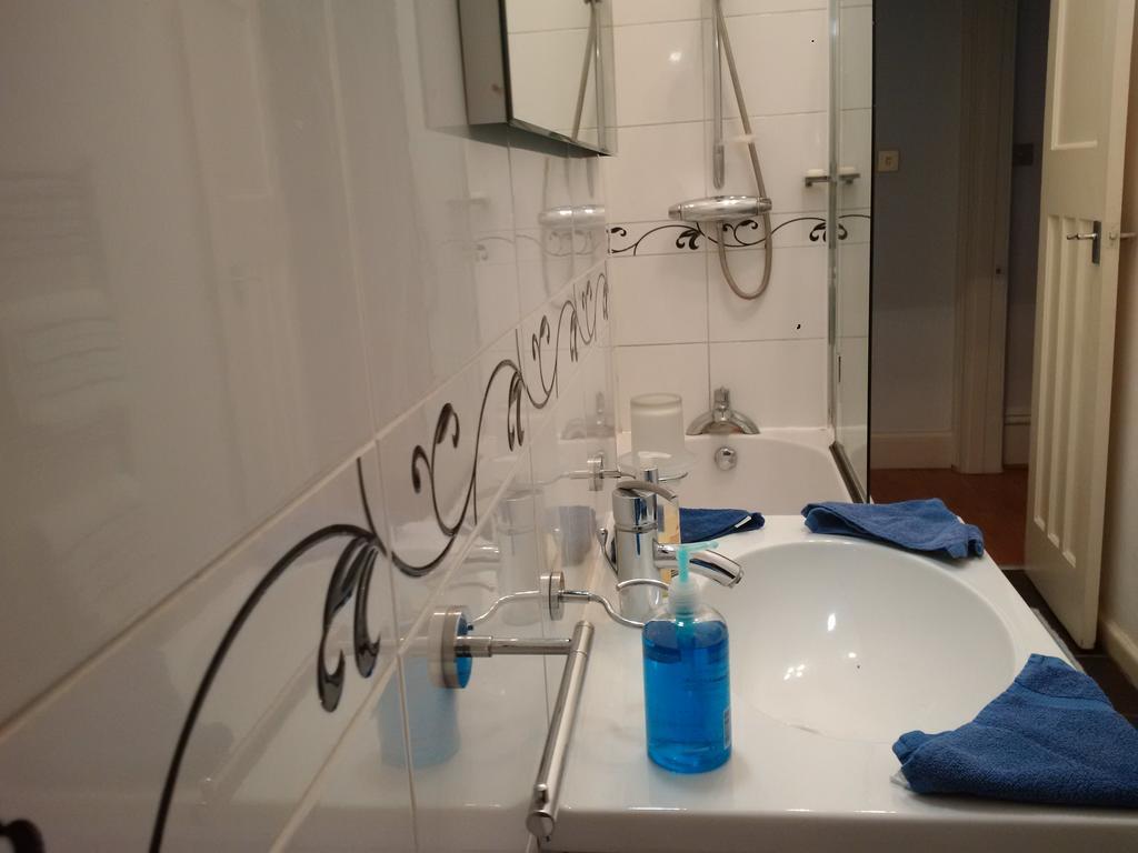 Апартаменти Luxury Holland Park, Sleeps 2, Free S'Fast Wifi Лондон Екстер'єр фото