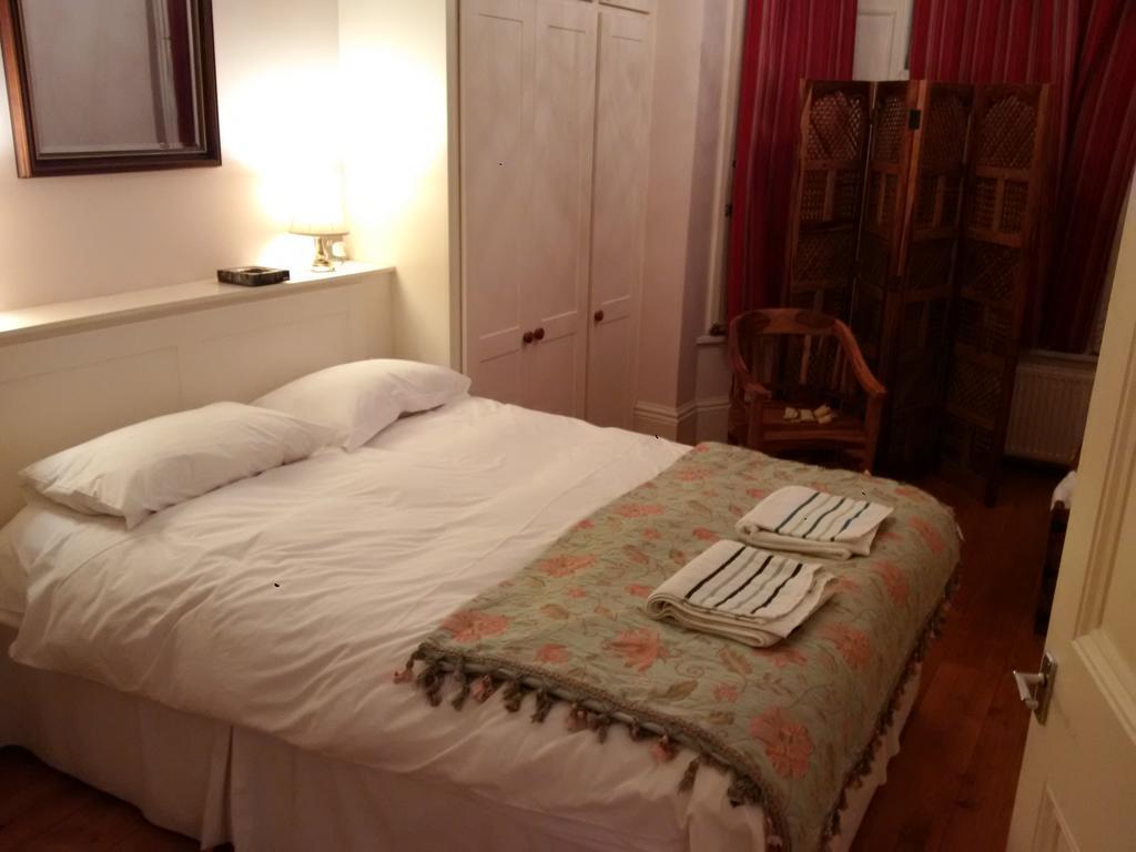 Апартаменти Luxury Holland Park, Sleeps 2, Free S'Fast Wifi Лондон Екстер'єр фото